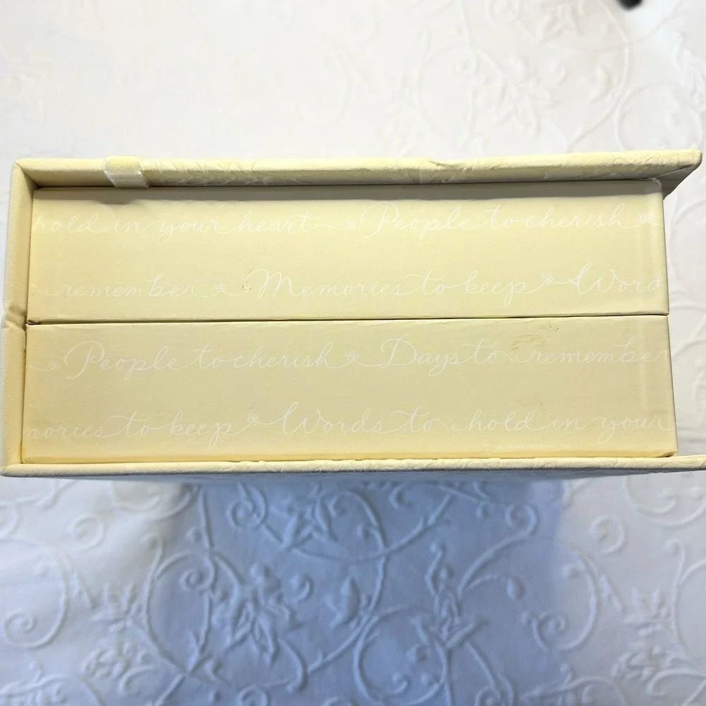 Hallmark Signature Keepsake Card Keeper‎ Velvet Textured Box Hook Clasp Yellow